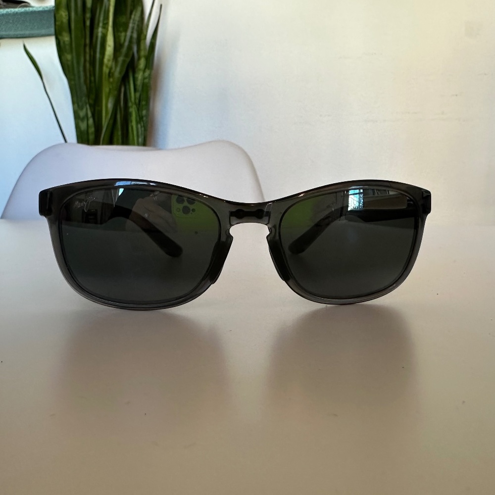 AUTHENTIC lightweight Maui Jim sunglasses (431 Front Street)